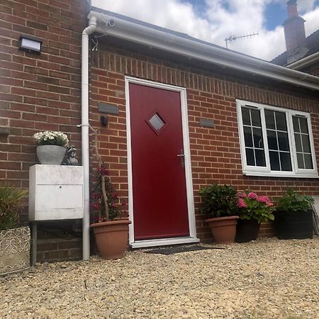 Entire Guest Suite With Gated Property Broad Blunsdon Exterior foto